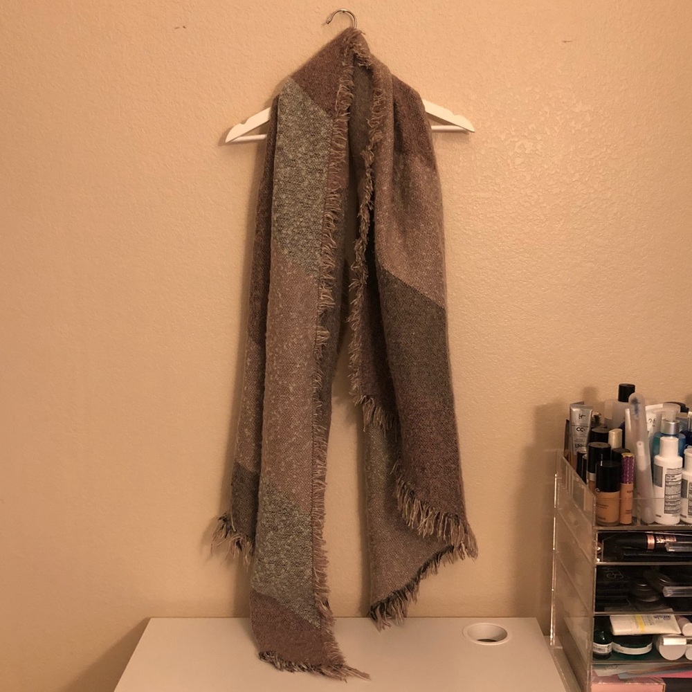 Lulu’s Blanket Scarf